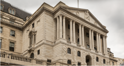 El Banco de Inglaterra Mantiene las Tasas de Interés Estables y Sugiere Posibles Recortes